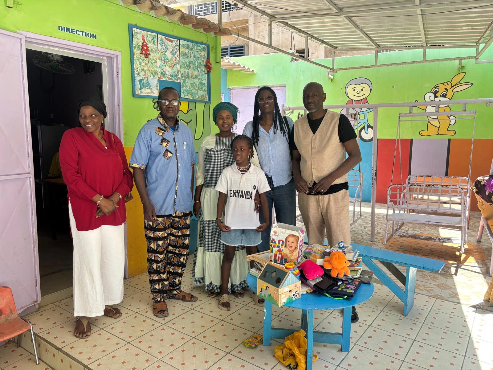 Distribution de matériel par Terranga'Up sur le terrain à Dakar